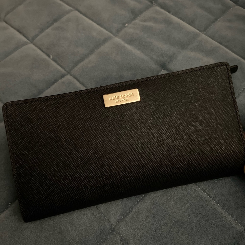 Gently used late spade black wallet!